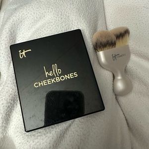 It cosmetics hello cheekbones